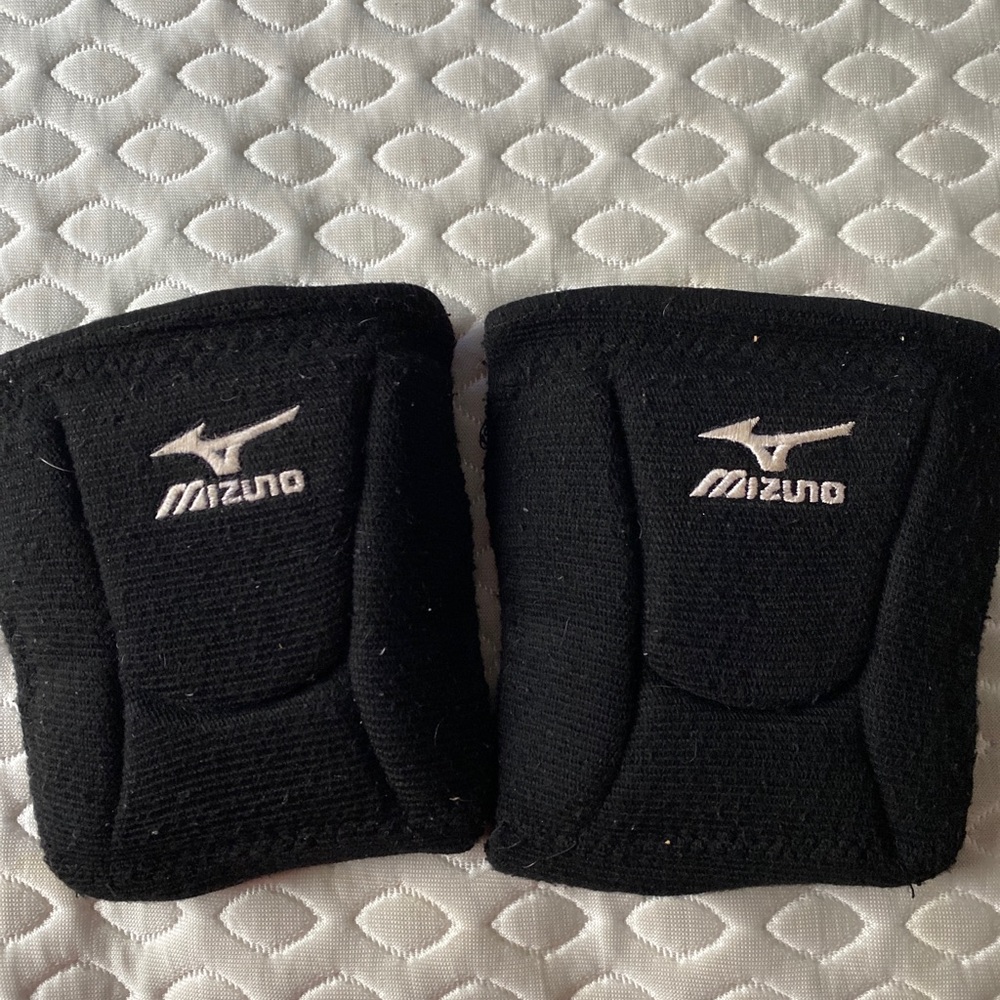 Mizuno volleyball knee pads